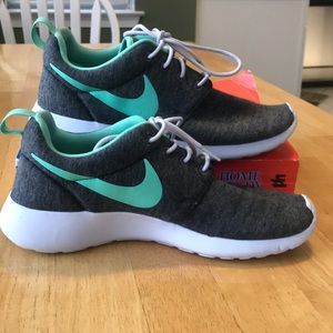 Nike Roshe One Women’s 7